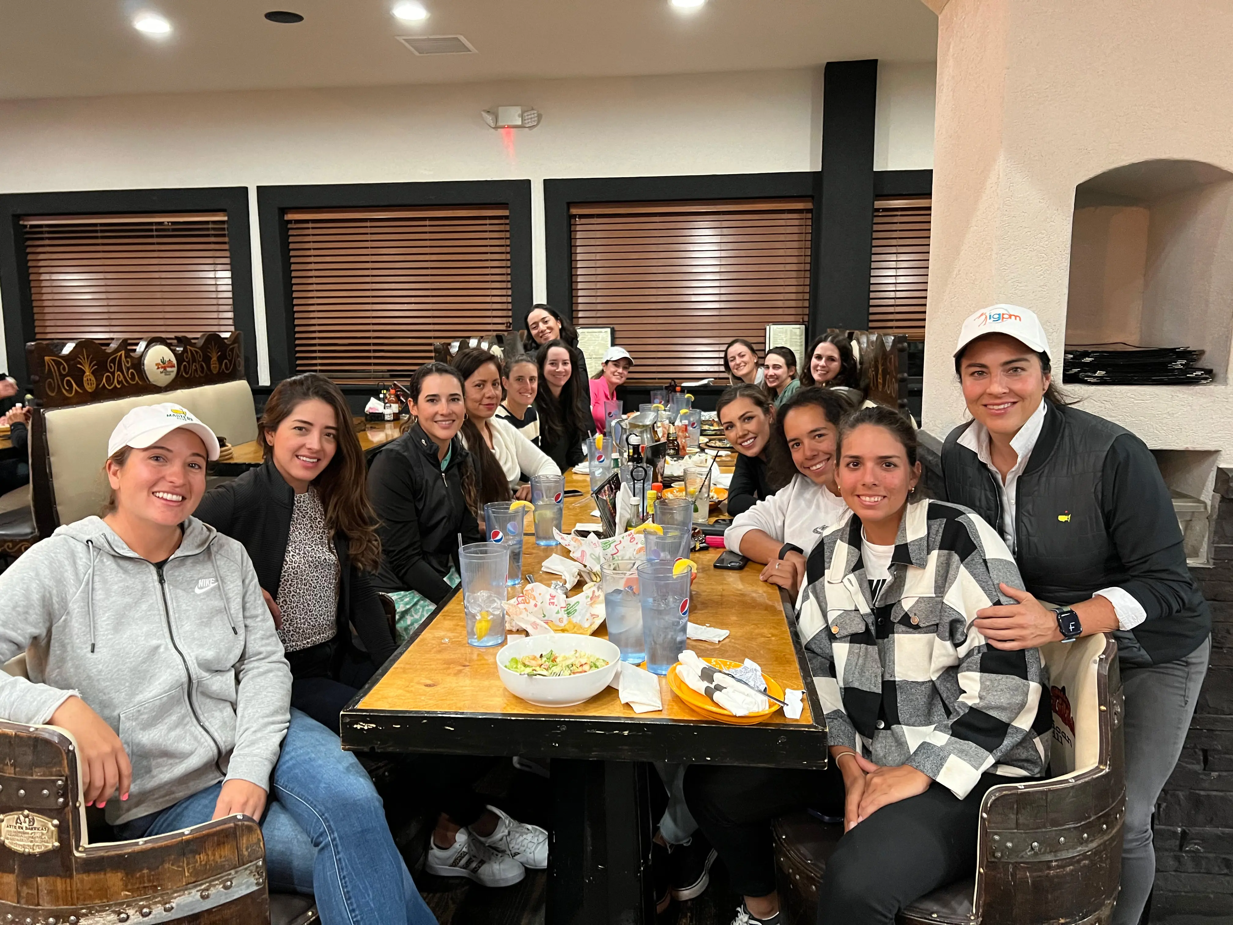 Foto del equipo en evento de golf 2